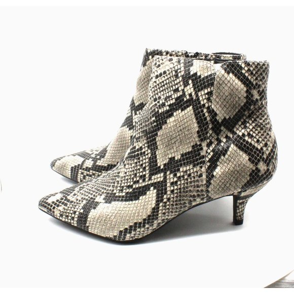 Journee Collection Women's Isobel Booties - Picture 5 of 8